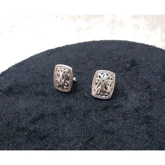 Vintage Silver alloy clip- on earrings feature intricate detailing - Picture 3 of 4